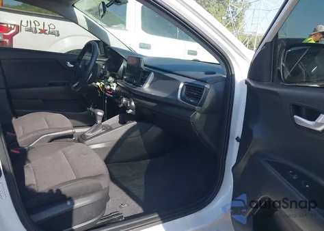 2021 Kia Rio Lx z USA, uszkodzony, nr VIN 3KPA24AD6ME403193